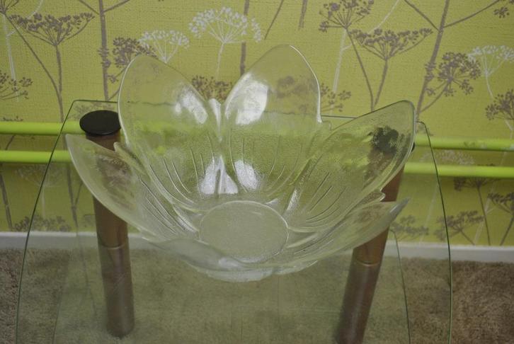 Schaal in de vorm van een bloem, glas, diameter 36 cm, Huis en Inrichting, Woonaccessoires | Schalen en Manden, Gebruikt, Schaal