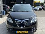 Lancia Ypsilon 0.9 TwinAir Platinum navigatie * Super leuk *, Auto's, Lancia, Euro 5, 86 pk, Gebruikt, 750 kg