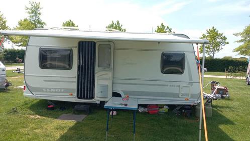 Fendt tendenza 465  2011, Caravans en Kamperen, Caravans, Particulier, tot en met 4, 1000 - 1250 kg, Rondzit, Fendt, Koelkast