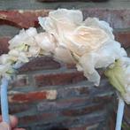 BLOEMENKRANSJE HEEL LIEF EN TEER VAN KLEUR ROOMWIT, Verzenden