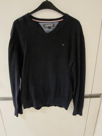 Tommy Hilfiger donkerblauwe trui maat 140. beschikbaar voor biedingen
