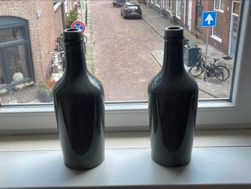 Vazen industrieel grijs beschikbaar voor biedingen