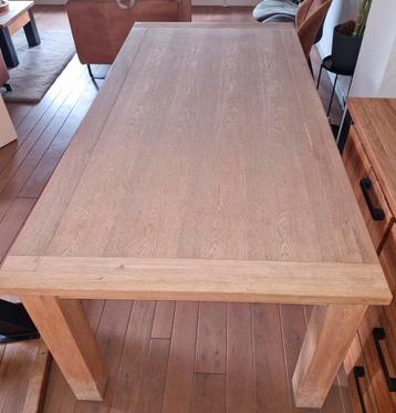 Zware blank eikenhouten eettafel.  beschikbaar voor biedingen