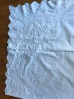 Wit tafellaken 220x220 ajour, Ophalen of Verzenden