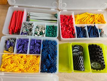 K'Nex leuke hoeveelheid voor uren plezier beschikbaar voor biedingen