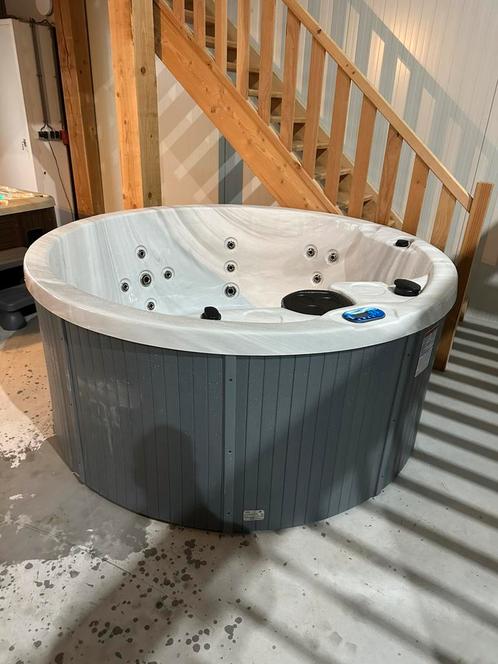 Spa jacuzzi balboa hottub NIEUW INCL INSTALLATIE, Tuin en Terras, Bubbelbaden en Hottubs, Zo goed als nieuw, Ophalen of Verzenden