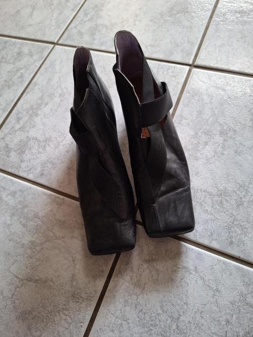 Zwarte italiaanse leren pump met rechte neus, Kleding | Dames, Schoenen, Zo goed als nieuw, Pumps, Zwart, Ophalen of Verzenden