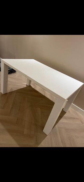 Eettafel hoogglans verlengbaar beschikbaar voor biedingen