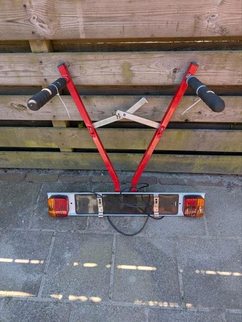 Fietsendrager op trekhaak met verlichtingsbalk, Auto diversen, Fietsendragers, Gebruikt, Ophalen of Verzenden