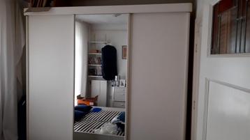 Gratis - Kast met schuifdeuren