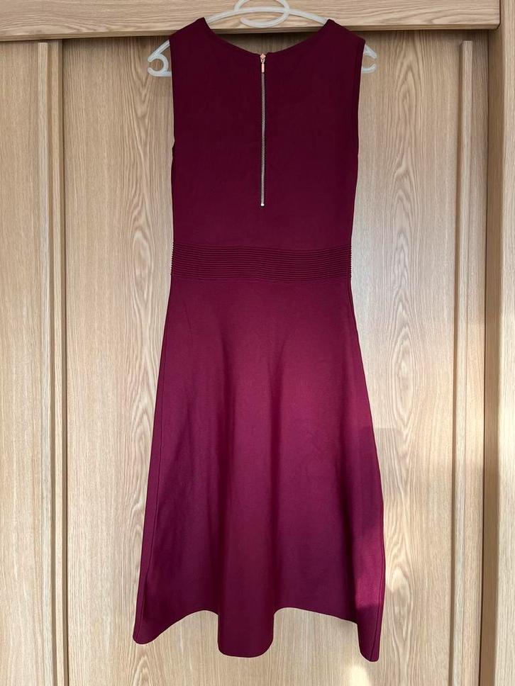 JacquiE jurk, maat XS/34, Kleding | Dames, Jurken, Nieuw, Maat 34 (XS) of kleiner, Rood, Onder de knie, Ophalen of Verzenden