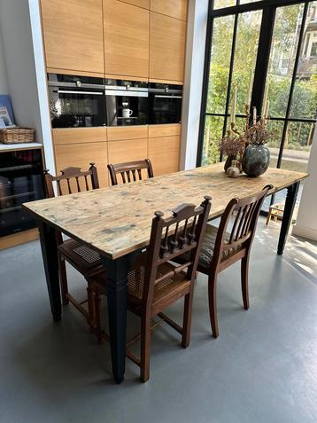 Houten Eettafel - 210cm Lang beschikbaar voor biedingen