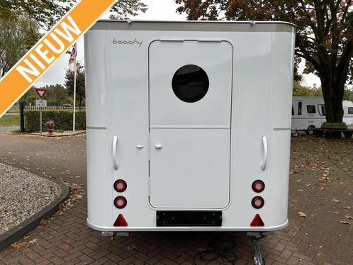 Hobby Beachy 450 Model 2025, Caravans en Kamperen, Caravans, Bedrijf, tot en met 2, Treinzit, Hobby, Overige typen, 4 tot 5 meter