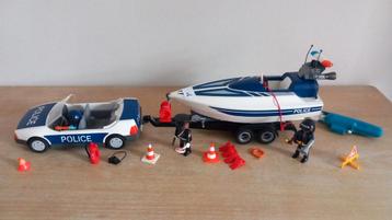 Playmobil politieauto met speedboot op trailler en motortje beschikbaar voor biedingen