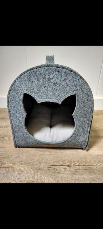 Kattenmandje/ kattenhuis  beschikbaar voor biedingen