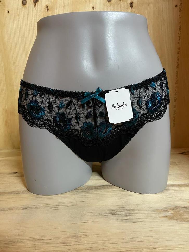 Aubade string maat 40 en 42 model qc26, Kleding | Dames, Ondergoed en Lingerie, Slip, Zwart, Verzenden