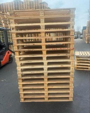 Houten pallets 110x135 grote houten pallet beschikbaar voor biedingen