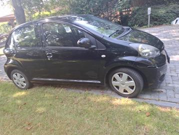 Toyota Aygo 1.0 12V Vvt-i 5DRS 2010 Zwart nieuwe apk beschikbaar voor biedingen