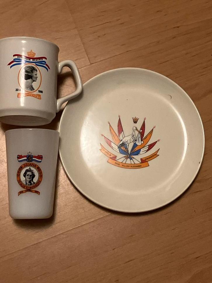 Drie generaties koningshuis, serviesgoed, Antiek en Kunst, Antiek | Servies compleet, Ophalen