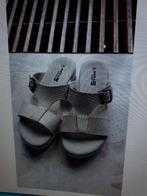 DAMES SLIPPERS NIEUW MAAT 38 LEER, Kleding | Dames, Schoenen, Ophalen of Verzenden, Nieuw
