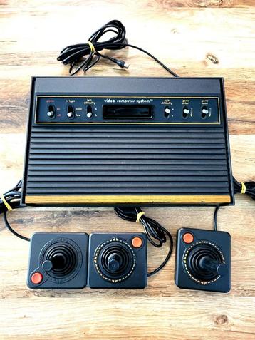 Atari 2600 Console + 3 Controllers beschikbaar voor biedingen