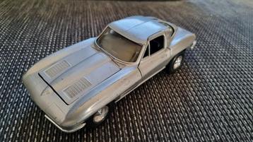 Vintage Chevrolet Corvette Stingray Ertl, 1:24 beschikbaar voor biedingen