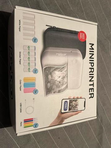 Zwart/wit mini printer beschikbaar voor biedingen