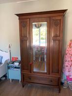 Antieke kast van mahoniehout met decoratief houtsnijwerk, Antiek en Kunst, Antiek | Meubels | Kasten, Ophalen