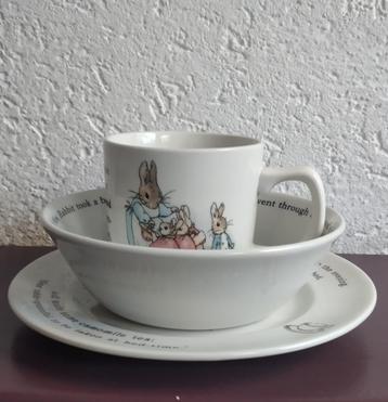 Te koop: Schattig Pieter Konijn Kinderservies – Wedgwood beschikbaar voor biedingen