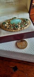 Antieke ajour broche, Neo Renaissance  met groene maansteen, Sieraden, Tassen en Uiterlijk, Antieke sieraden, Ophalen of Verzenden