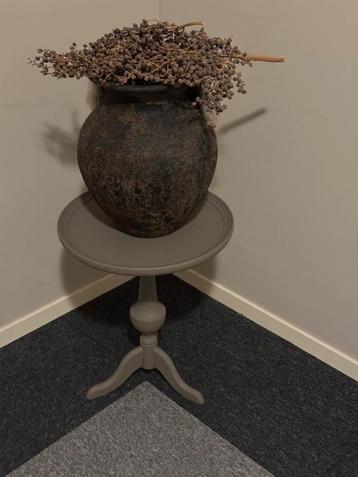 Grote vaas landelijk donkerbruin beschikbaar voor biedingen