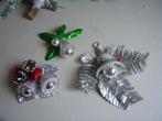 3 zilveren kerstcorsages met glazen ballen, Ophalen of Verzenden, Gebruikt