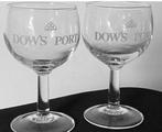 2 Glaasjes van Dow’s Port op voet. Hoogte 12,5 cm., Ophalen of Verzenden, Zo goed als nieuw, Borrel- of Shotglas