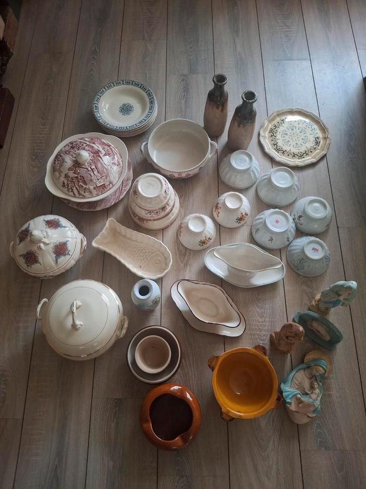 Lot vintage servies en heilige beelden uit Frankrijk, Antiek en Kunst, Antiek | Keramiek en Aardewerk, Ophalen of Verzenden