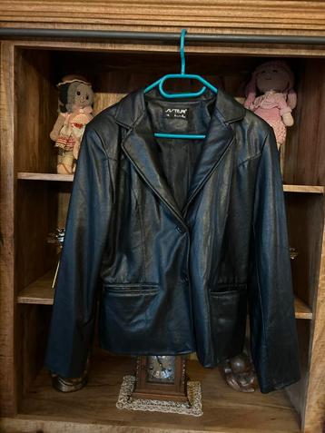 Zwarte Aster jas, maat XL beschikbaar voor biedingen