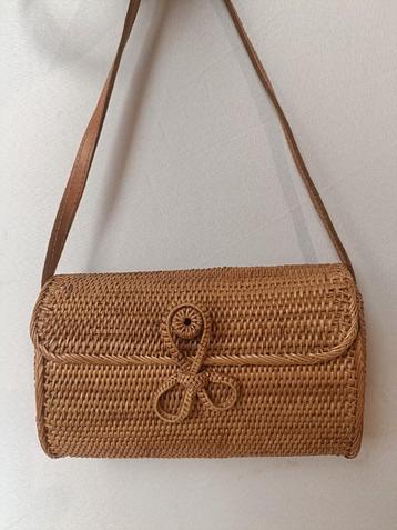 Rotan tasje, gevoerd. beschikbaar voor biedingen
