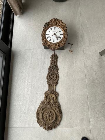 Mooie antieke Franse kopere Contoise klok met bloemenslinger beschikbaar voor biedingen