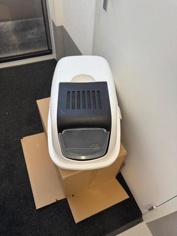 Kattenbak  beschikbaar voor biedingen