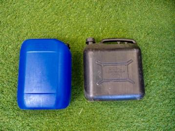 2x Jerrycan beschikbaar voor biedingen