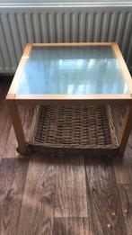 Heel leuk tafeltje met glazen blad en bijpassende mand, Vierkant, 55 tot 75 cm, Zo goed als nieuw, Modern, hout met glas