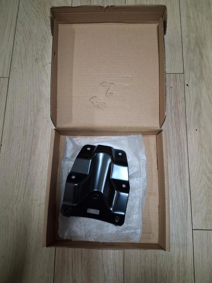 Piaggio mp3 koffer houder nieuw  MP3 HPE model, Motoren, Onderdelen | Overige, Nieuw, Ophalen of Verzenden