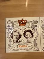 Beatrix Gedenktegeltje (2x) 30-4-1980, Verzamelen, Ophalen of Verzenden, Gebruikt, Nederland, Overige typen
