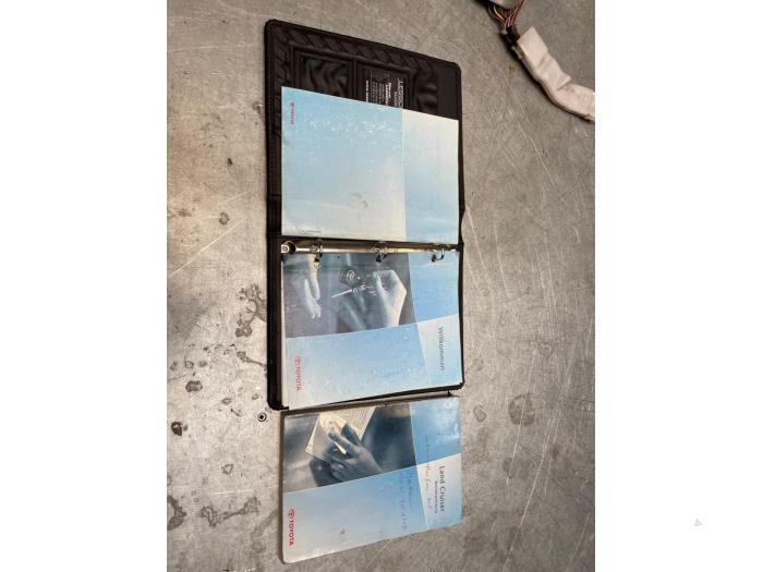 Instructie Boekje van een Toyota Landcruiser, Auto-onderdelen, Overige Auto-onderdelen, Toyota, Gebruikt, 3 maanden garantie, Ophalen of Verzenden