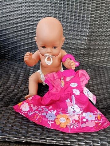 Baby Born Pop met Jurk & Speen - Zo Goed Als Nieuw! beschikbaar voor biedingen