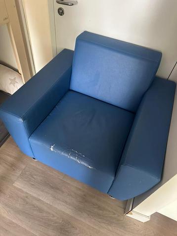Gratis Blauwe Fauteuil - Beschadigd beschikbaar voor biedingen