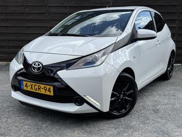 Toyota Aygo 1.0 VVT-i x-play / AC / CAMERA / BT / NAP / GR.S beschikbaar voor biedingen