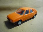 Skoda Favorit Hatchback oranje Kaden plastic 1:43, Hobby en Vrije tijd, Modelauto's | 1:43, Ophalen of Verzenden, Zo goed als nieuw