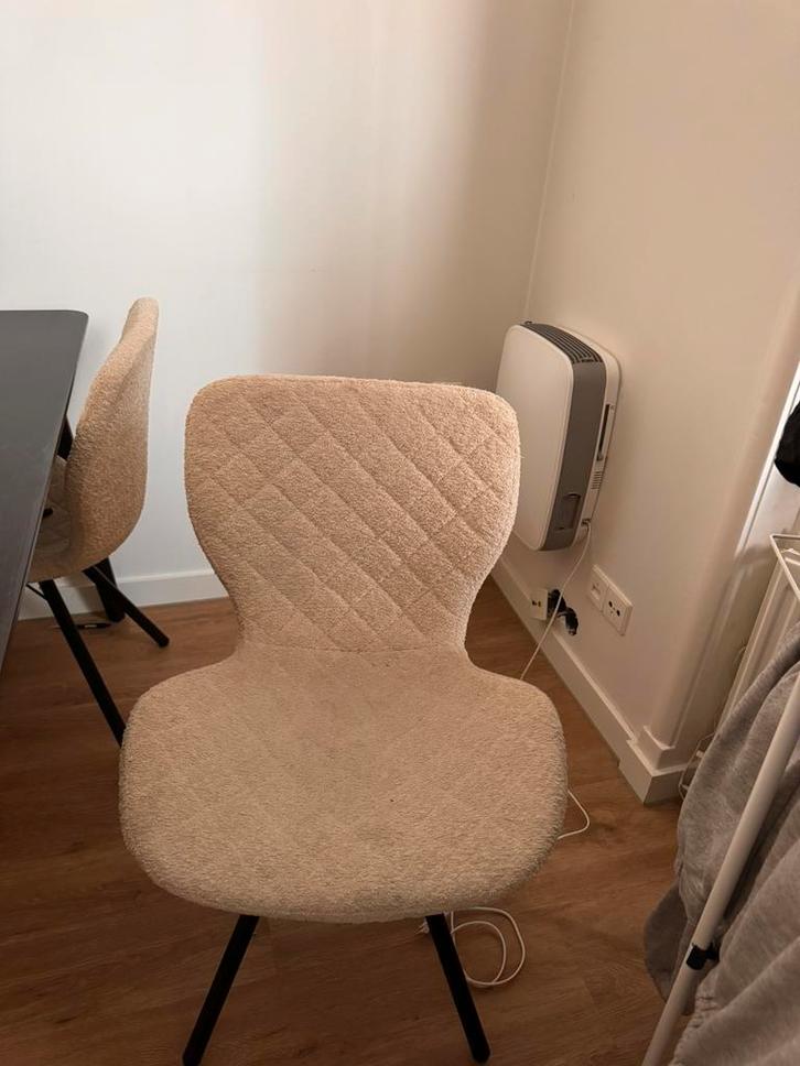 Gratis eettafel met 4 stoelen, Huis en Inrichting, Stoelen, Zo goed als nieuw, Ophalen