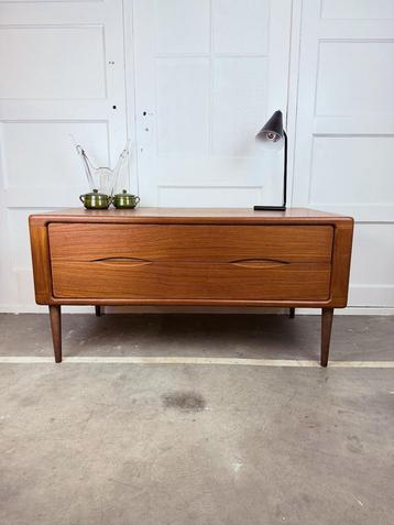 Dyrlund TV-kast / Sideboard – teakhout – Deens design beschikbaar voor biedingen