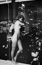 Helmut Newton (1920-2004) - Patti Hansen over Manhattan 1977, Verzenden